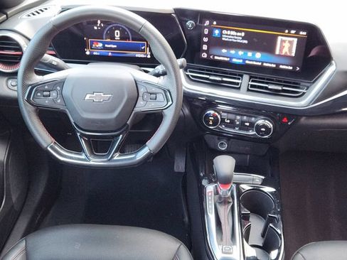 Used 2025 Chevrolet Trax RS w/ Driver Confidence Package FWD image 27
