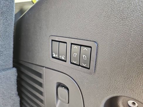 Used 2018 Chevrolet Tahoe Premier image 23