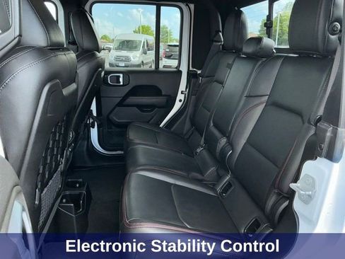 Used 2020 Jeep Gladiator Rubicon w/ Cold Weather Group AWD/4WD image 18