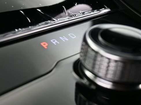 Used 2025 Jeep Grand Cherokee Laredo image 24