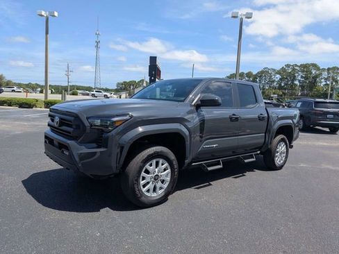 Used 2025 Toyota Tacoma SR5 AWD/4WD image 7