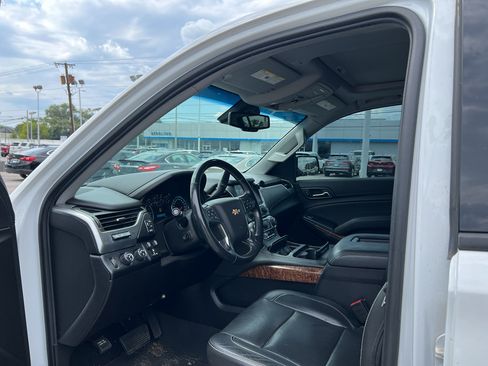 Used 2019 Chevrolet Suburban Premier AWD/4WD image 9