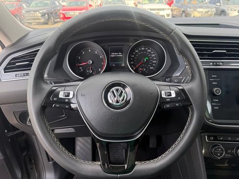Used 2021 Volkswagen Tiguan SE w/ Panoramic Sunroof Package AWD/4WD image 29