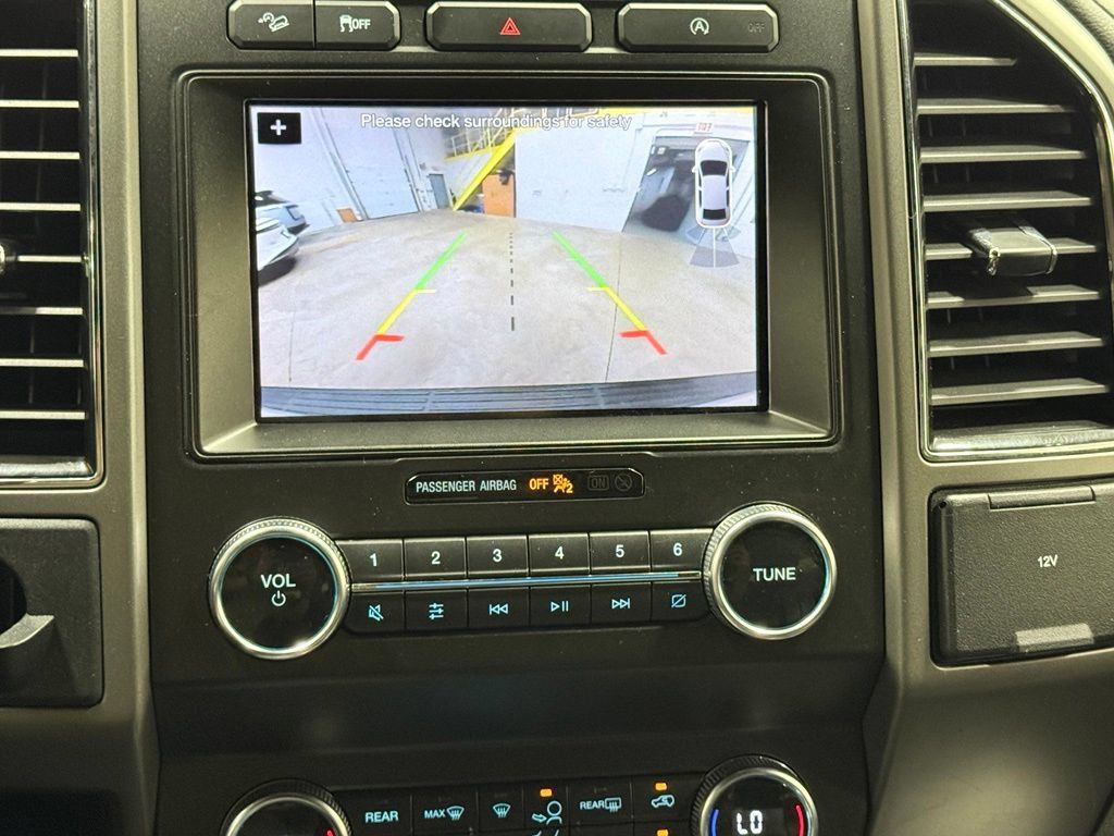 Used 2019 Ford Expedition XLT w/ Equipment Group 202A AWD/4WD image 29