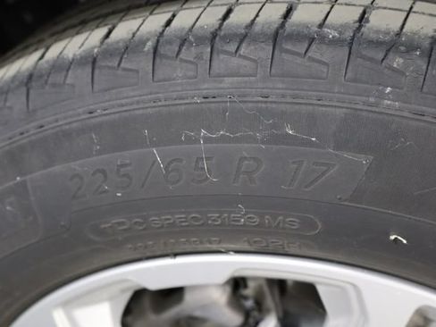 Used 2022 GMC Terrain SLE FWD image 32