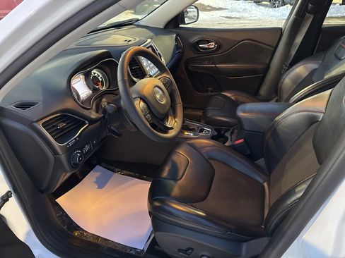 Used 2022 Jeep Cherokee Trailhawk w/ Comfort/Convenience Group image 10