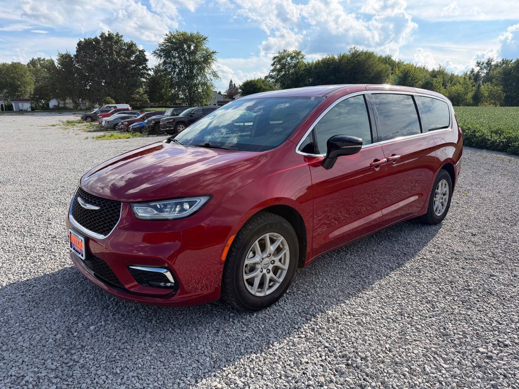Used 2025 Chrysler Pacifica Select FWD image 27