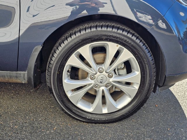 Used 2015 Kia Soul + FWD image 11