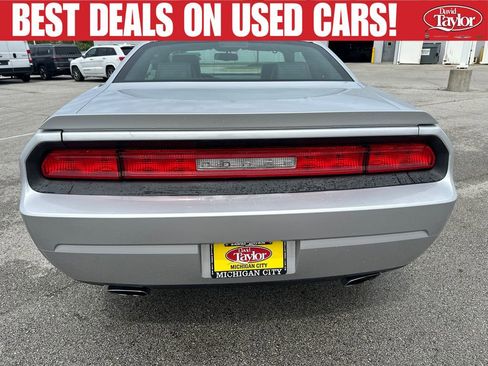 Used 2010 Dodge Challenger R/T RWD image 4