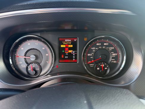 Used 2014 Dodge Charger SE image 19