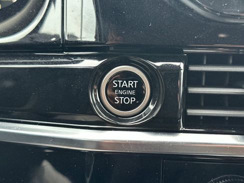 Used 2024 Nissan Pathfinder SL image 23