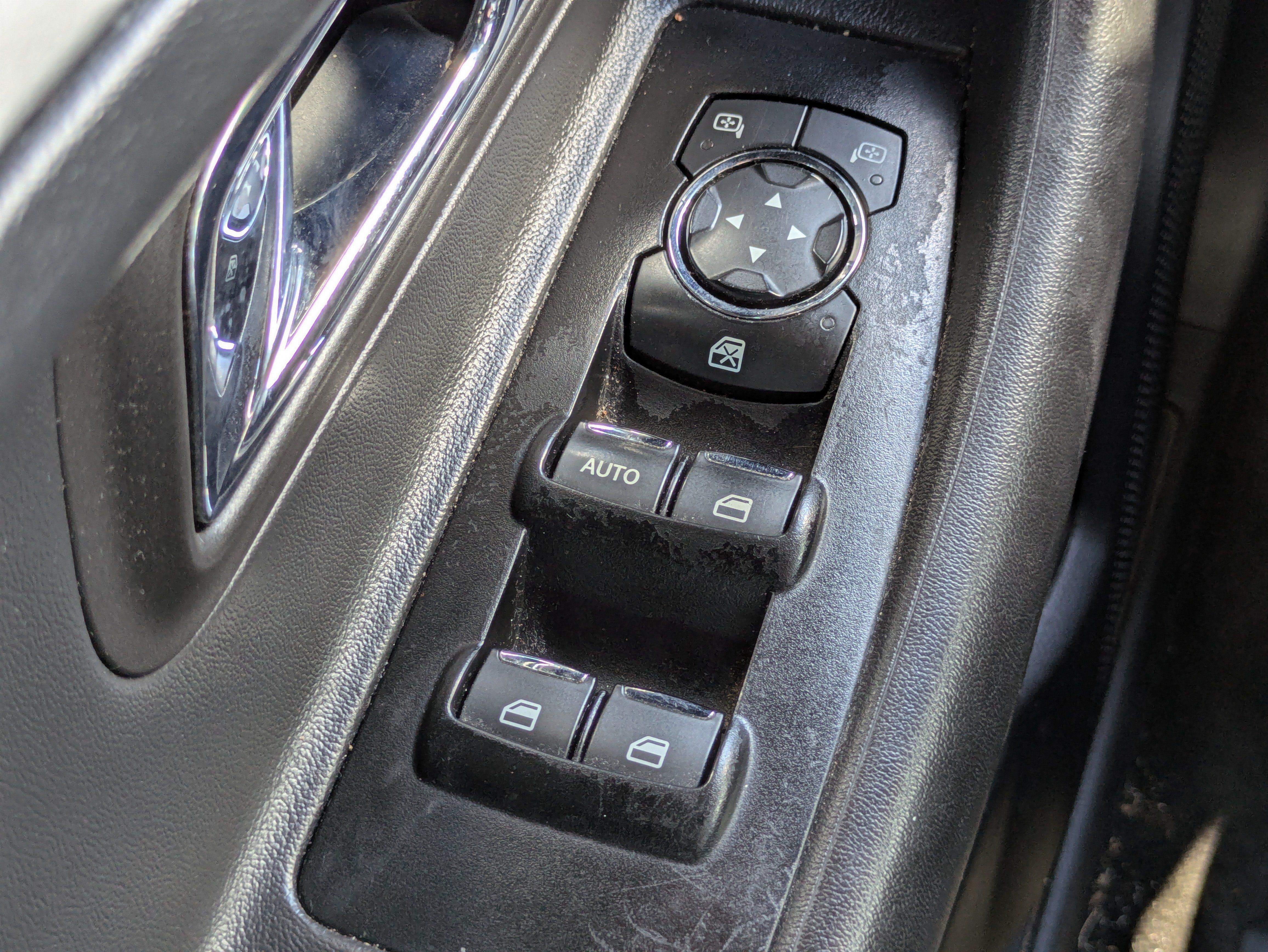 Used 2015 Ford Taurus SEL FWD image 21
