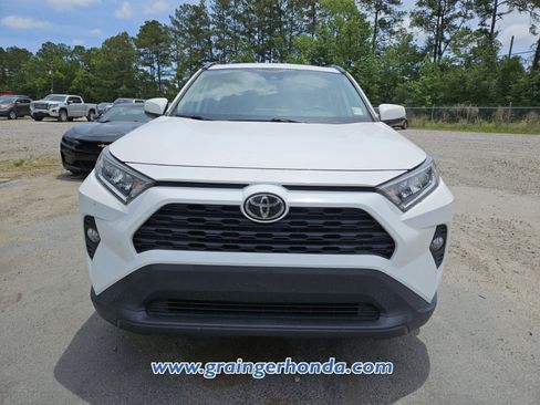 Used 2020 Toyota RAV4 XLE FWD image 3
