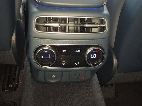 Used 2023 Genesis GV70 2.5T w/ Sport Prestige Package image 32