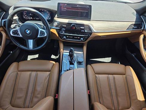 Used 2022 BMW M550i xDrive AWD/4WD image 25