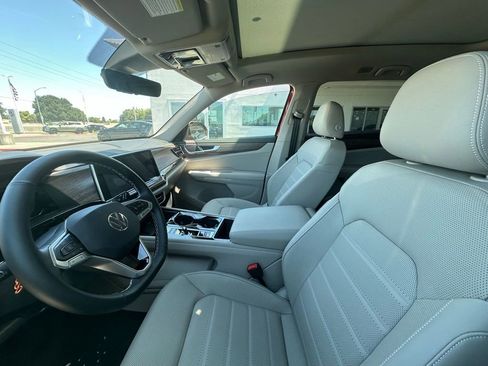 Used 2025 Volkswagen Atlas SEL AWD/4WD image 8