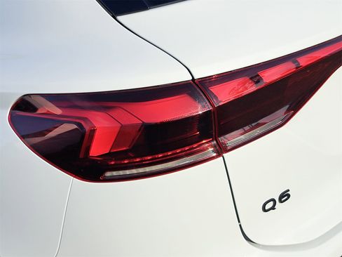 Certified 2025 Audi Q6 e-tron Premium w/ Convenience Package image 37