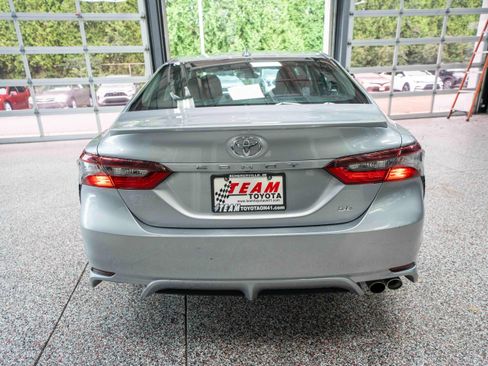 Used 2024 Toyota Camry SE FWD image 3