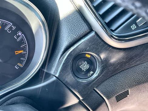 Used 2018 Jeep Grand Cherokee Altitude image 28