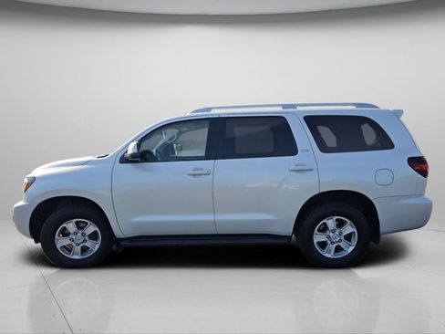Used 2022 Toyota Sequoia SR5 AWD/4WD image 22