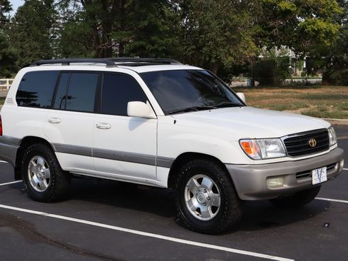 Used 2000 Toyota Land Cruiser image 2