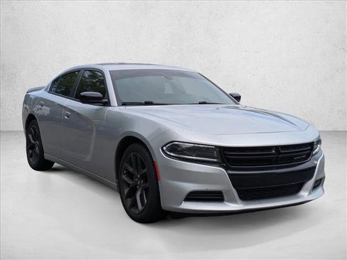 Used 2022 Dodge Charger SXT w/ Blacktop Package RWD image 3