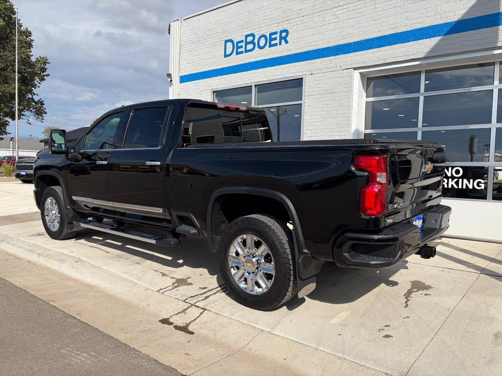 Used 2024 Chevrolet Silverado 3500 High Country w/ High Country Premium Package AWD/4WD image 3