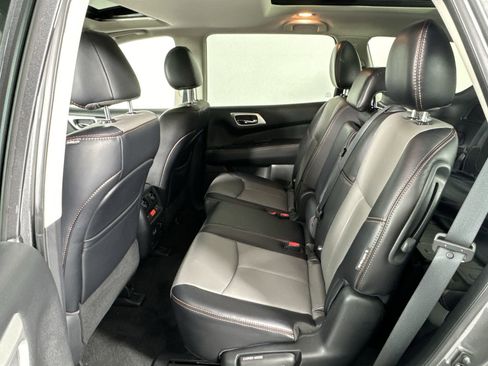 Used 2020 Nissan Pathfinder SL image 23