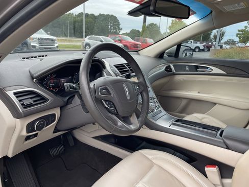Used 2019 Lincoln MKZ Reserve image 9
