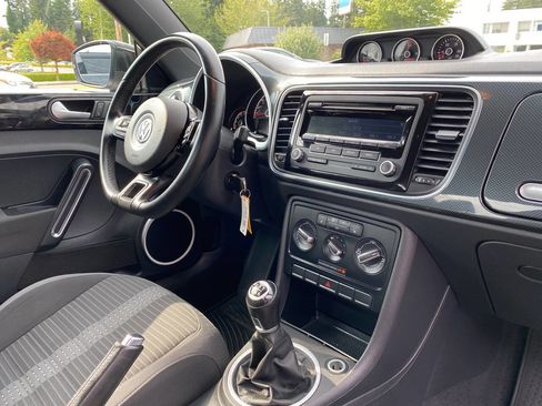 Used 2014 Volkswagen Beetle R-Line image 18