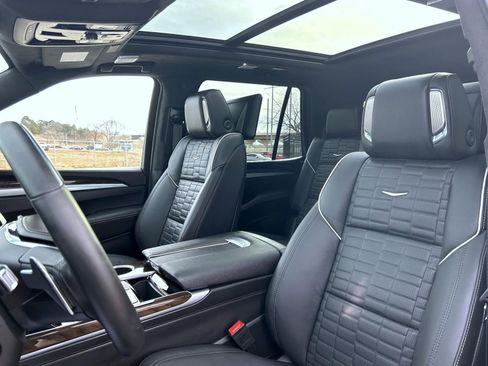 Used 2025 Cadillac Escalade Sport Platinum image 17