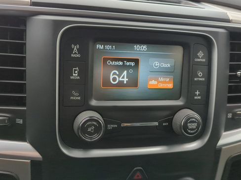 Used 2018 RAM 2500 SLT w/ Luxury Group image 21