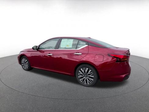 Used 2025 Nissan Altima 2.5 SV FWD image 10