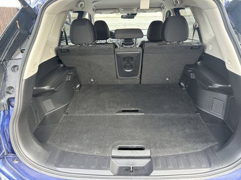 Used 2019 Nissan Rogue SV w/ Premium Package image 17