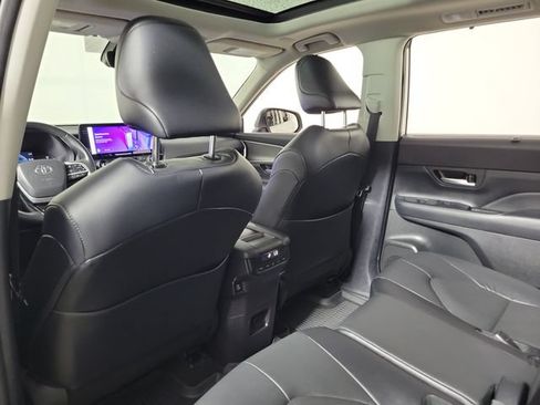 Used 2024 Toyota Grand Highlander FWD image 11