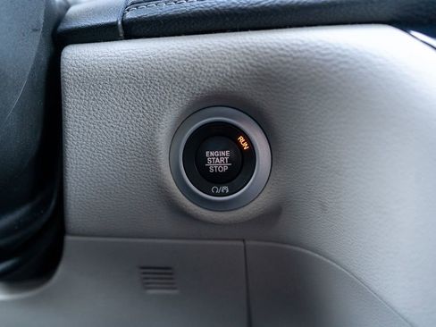 Used 2024 Chrysler Pacifica Select image 27