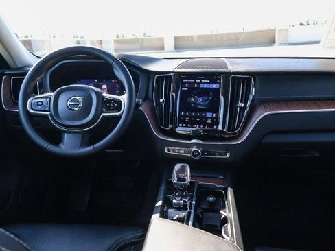 Used 2023 Volvo XC60 B5 Ultimate w/ Climate Package image 15