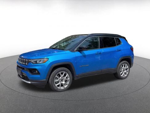 Used 2025 Jeep Compass Limited AWD/4WD image 7