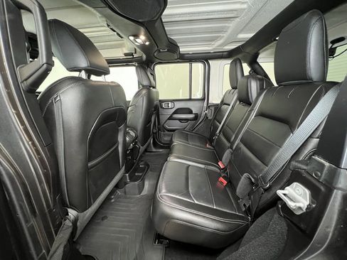 Used 2021 Jeep Wrangler Unlimited Sahara w/ Uconnect 4C Nav & Sound Group image 5