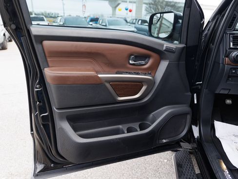 Used 2023 Nissan Titan Platinum Reserve w/ Moonroof Package image 39