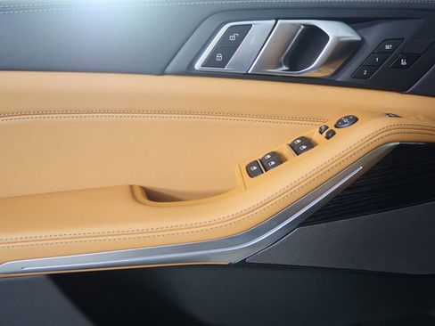 Used 2026 BMW X5 sDrive40i w/ M Sport Package RWD image 8
