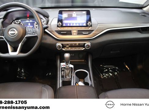 Used 2024 Nissan Altima 2.5 SV FWD image 12