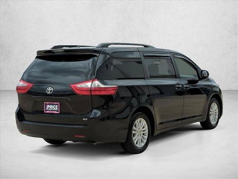 Used 2015 Toyota Sienna XLE FWD image 5