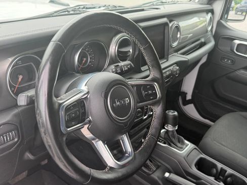 Used 2021 Jeep Wrangler Unlimited Sahara AWD/4WD image 13