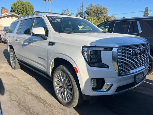 Used 2023 GMC Yukon XL Denali AWD/4WD image 2