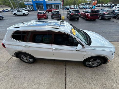 Used 2020 Volkswagen Tiguan SEL AWD/4WD image 6
