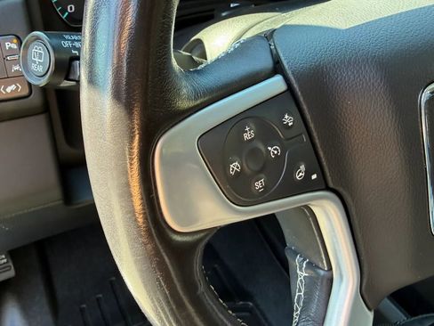 Used 2019 GMC Yukon XL SLT AWD/4WD image 18