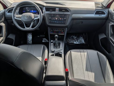 Certified 2022 Volkswagen Tiguan SE image 10