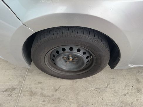 Used 2016 Toyota Corolla L image 2