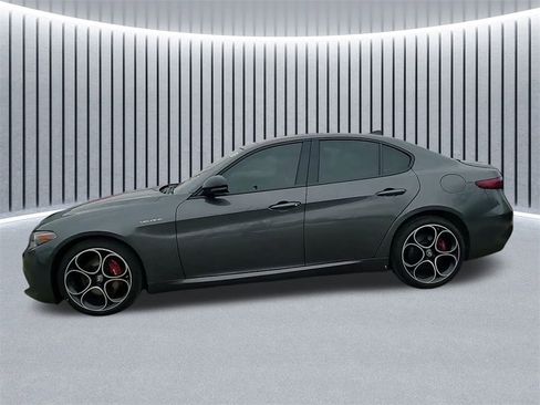 Used 2023 Alfa Romeo Giulia Veloce image 16